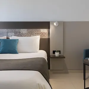 3* Szálloda Bayview By St